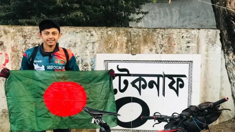 যে বার্তা নিয়ে ৬৪ জেলায় সাইকেলভ্রমণ শুরু করলেন চট্টগ্রামের সাইদুর...