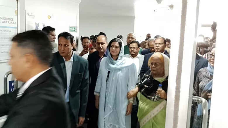 খালেদা জিয়াকে দেখতে এভারকেয়ারে জুবাইদা রহমান...