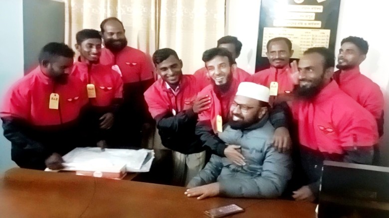 ঘোড়াঘাটে দশ বাক-প্রতিবন্ধীকে শীতবস্ত্র দিলেন ইউনিয়ন চেয়ারম্যান...