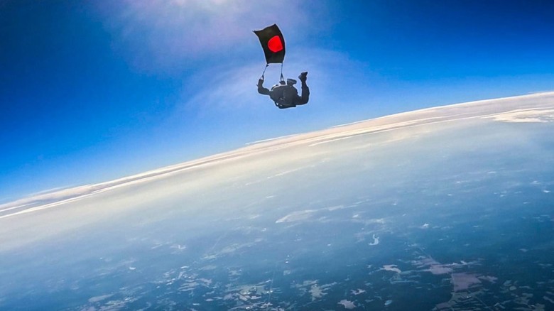 স্বাধীনতার ৫৪ বছর উদ্‌যাপনে পতাকা হাতে স্কাইডাইভিং করবেন ৫৪ জন প্যারাট্রুপার...