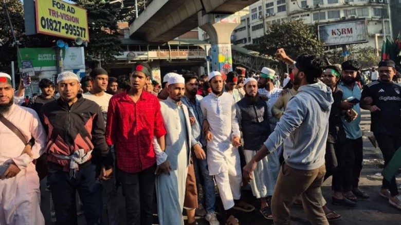 সকালেও স্লোগানে উত্তাল শাহবাগ