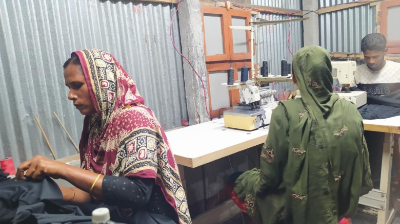 রাজারহাটের গ্রামে ফিনিক্স ফ্যাশন শীতের পোশাকে কর্মসংস্থানের নতুন দিগন্ত...