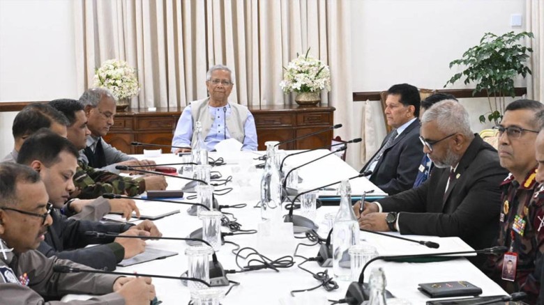 নির্বাচনের আগে যেকোনো মূল্যে আইনশৃঙ্খলা স্বাভাবিক রাখার নির্দেশ...