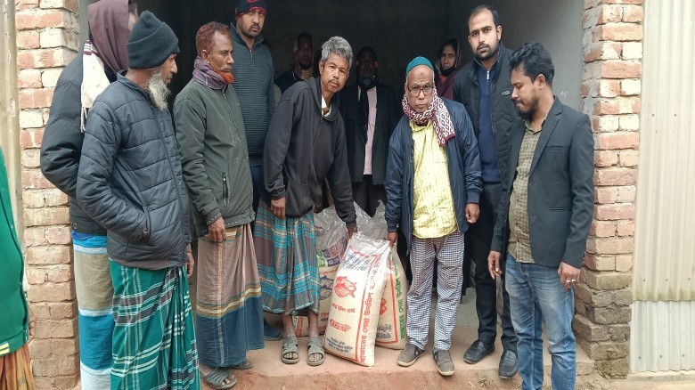 শ্রীবরদীতে বড়দিন উপলক্ষে গীর্জায় চাল বিতরণ...