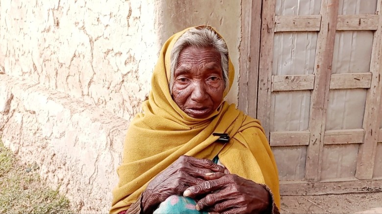 ঘোড়াঘাটে সন্তানদের জন্য বোঝা এখন "বৃদ্ধা মা"!...