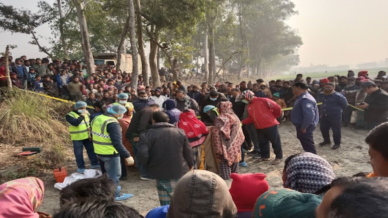রংপুরে সড়কের পাশ থেকে নারীর বস্তাবন্দি মরদেহ উদ্ধার...
