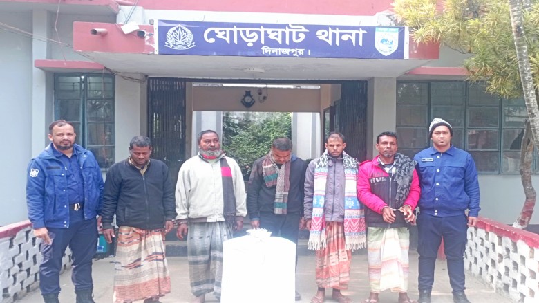 ঘোড়াঘাটে জুয়ার আসরে অভিযানে ছয় পুলিশ আহত, গ্রেপ্তার ৫,পরিস্থিতি নিয়ন্ত্রণে ফাঁকা গুলি...