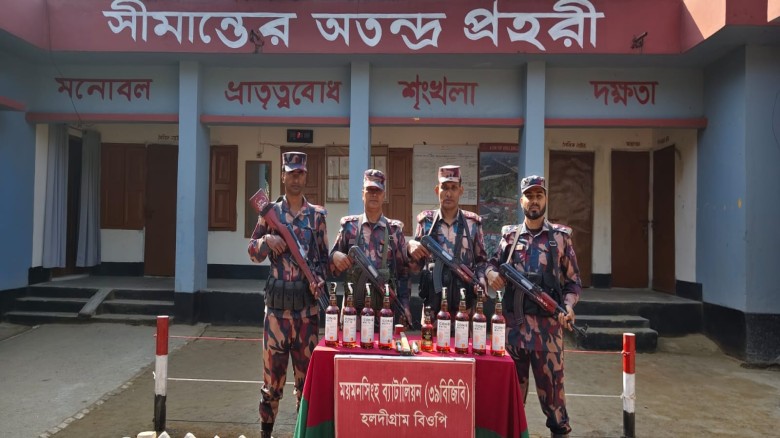 বিজিবির রাতভর অভিযানে অর্ধকোটি টাকার ভারতীয় চোরাচালানী পণ্য ও মাদক জব্দ...