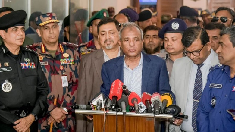 নির্বাচনে সংশ্লিষ্টদের সততার সঙ্গে দায়িত্ব পালনের নির্দেশ স্বরাষ্ট্র উপদেষ্টার...