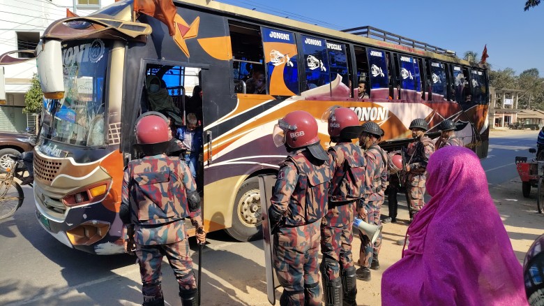 ঘোড়াঘাটে আইনশৃঙ্খলা জোরদারে বিজিবির টহল ও তল্লাশি অভিযান!...