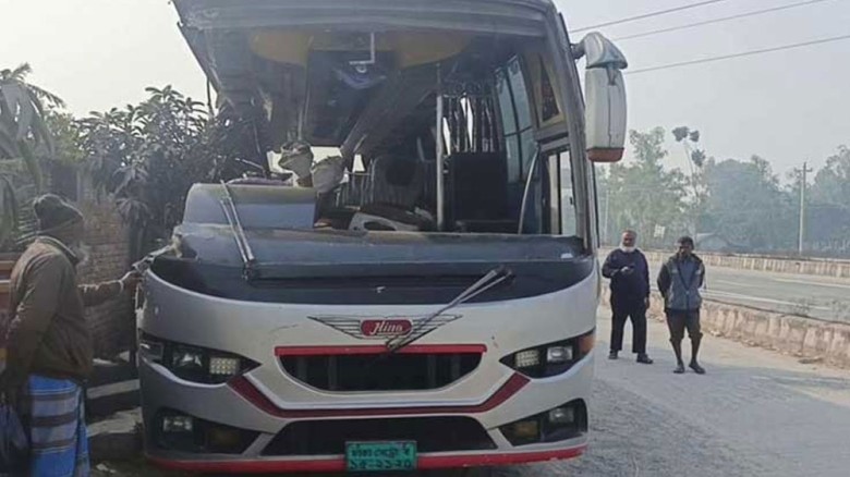 রংপুরে ট্রাক-বাস সংঘর্ষে তিনজনের মৃত্যু...