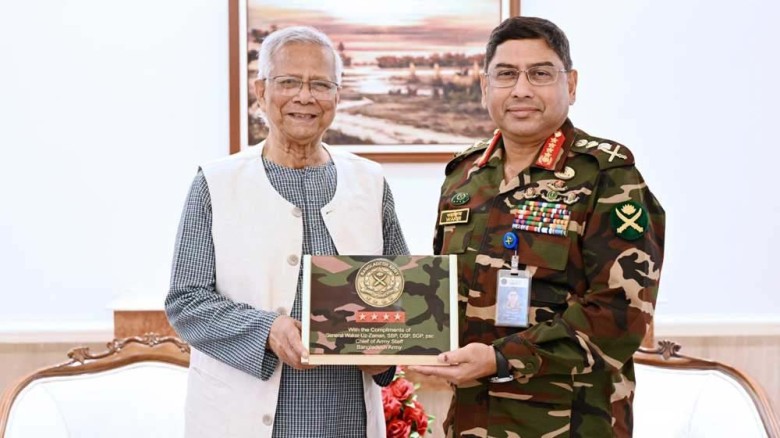 প্রধান উপদেষ্টার সঙ্গে বিদায়ী সাক্ষাৎ করলেন সেনাবাহিনীর প্রধ
