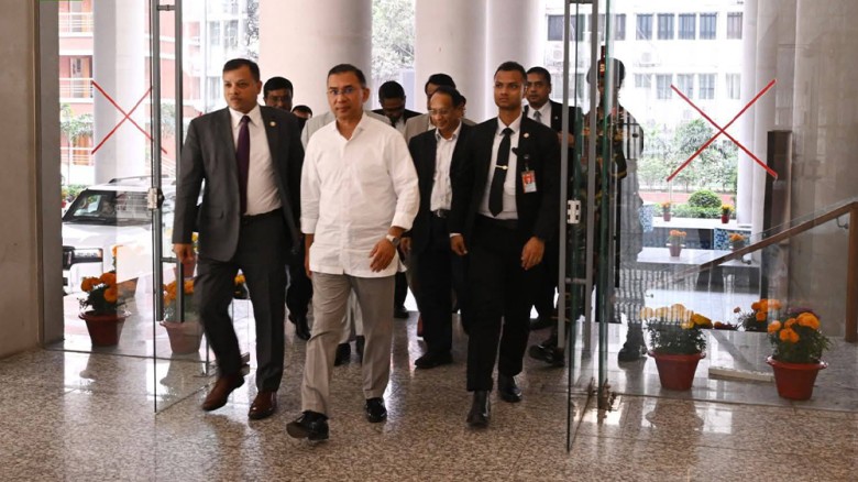 সচিবালয়ে প্রধানমন্ত্রী