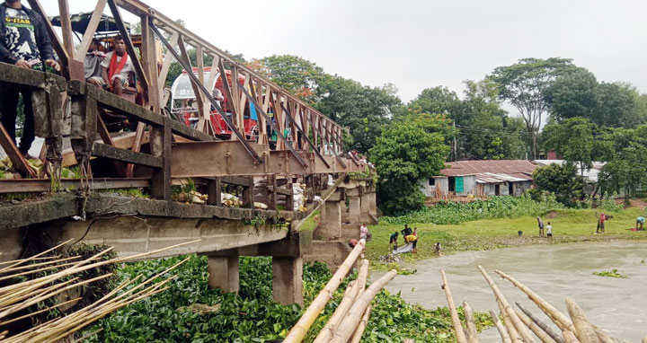 জগন্নাথপুরে ঝুঁকিতে নলজুর নদীর ডাকবাংলো ব্রিজ