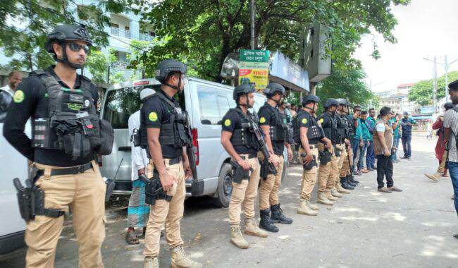 সিলেটে হার্ডলাইনে ছিল আইনশৃঙ্খলা বাহিনী