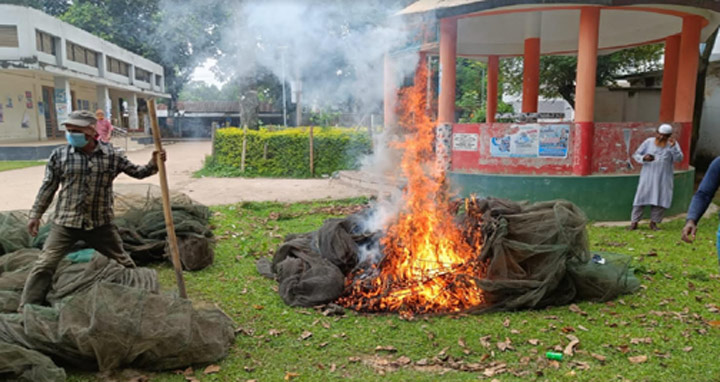 ঘোড়াঘাটে নিষিদ্ধ চায়না দুয়ারী জাল জব্দ