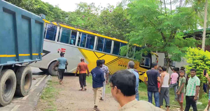 পাবনায় বাস-অটোরিকশা সংঘর্ষে নিহত ২