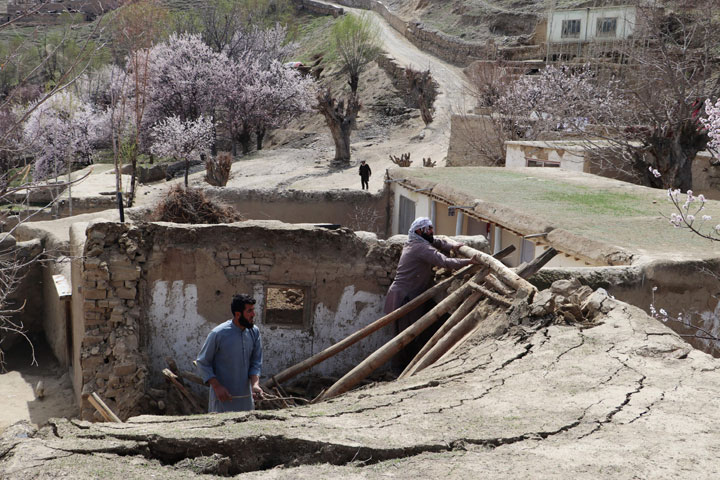 আফগানিস্তানে ভূমিকম্পে নিহত ১৫, ধ্বংসস্তূপে চাপা অনেকে