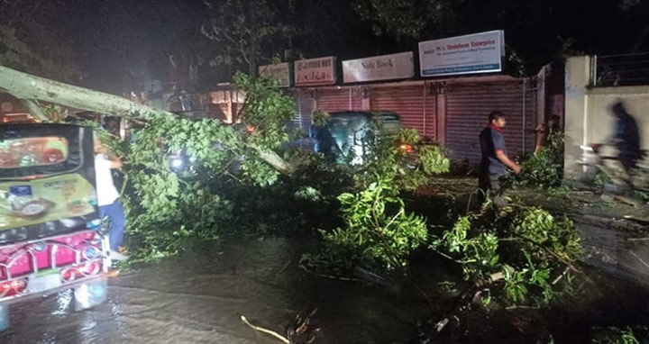 ঘূর্ণিঝড় হামুন : ৫ হাজার ঘরবাড়ি বিধ্বস্ত, নিহত ৩