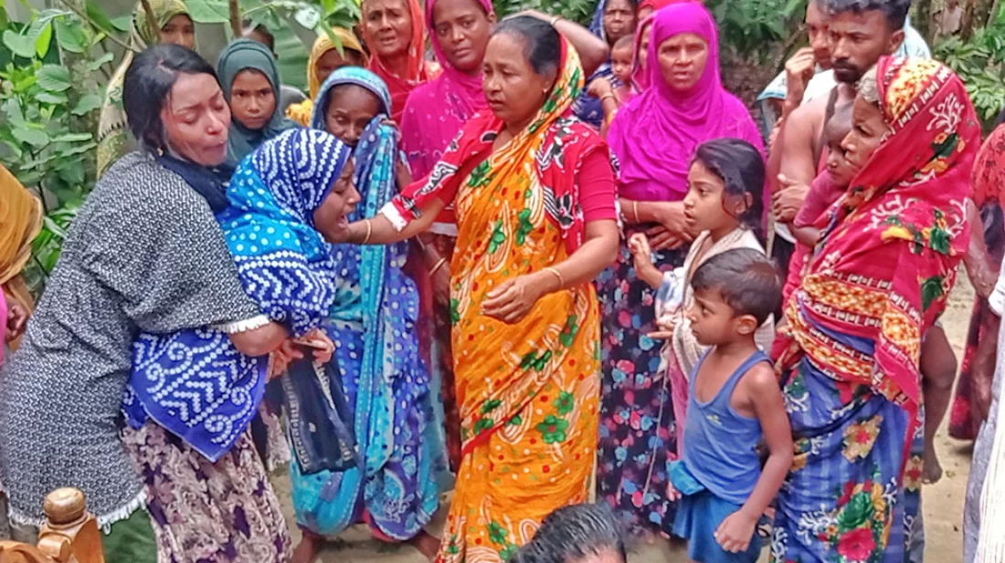 সৌদিফেরত স্ত্রীর গলা কেটে অস্ত্র নিয়ে থানায় হাজির স্বামী!