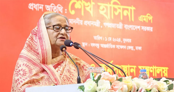 শ্রমিক-মালিক সুসম্পর্ক রেখে উৎপাদন বাড়ানোর আহ্বান প্রধানমন্ত্রীর