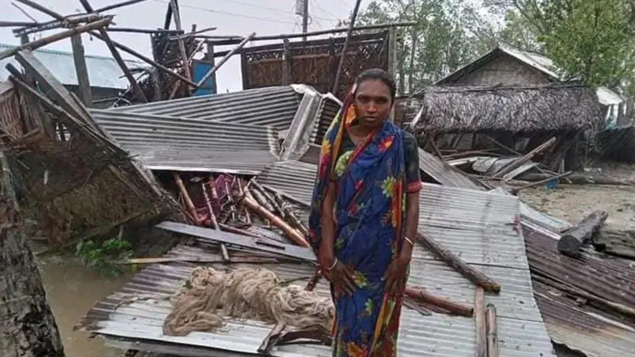 বরিশালে বিধ্বস্ত ৩ হাজার ঘরবাড়ি, মৃত্যু ৩