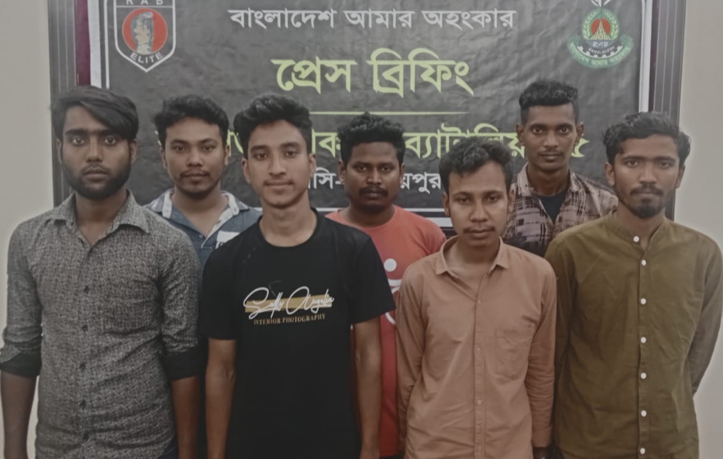 পত্নীতলায় পর্ণগ্রাফি সংরক্ষণ সরবরাহ ও বিক্রয়ের অভিযোগে গ্রেপ্তার – ৭