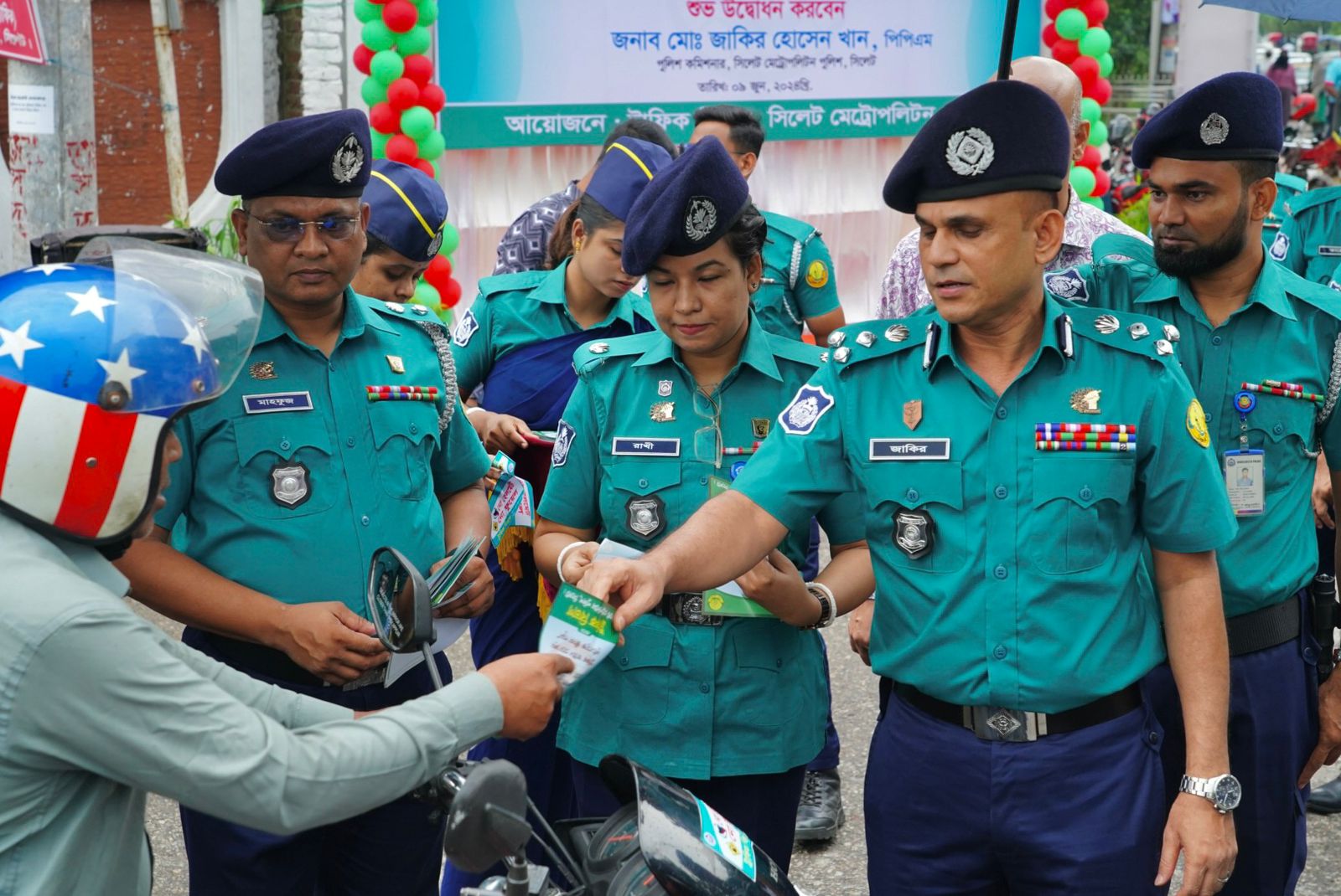 নো হেলমেট নো ফুয়েল ট্রাফিক আইন মানবো নিরাপদ সিলেট গড়বো