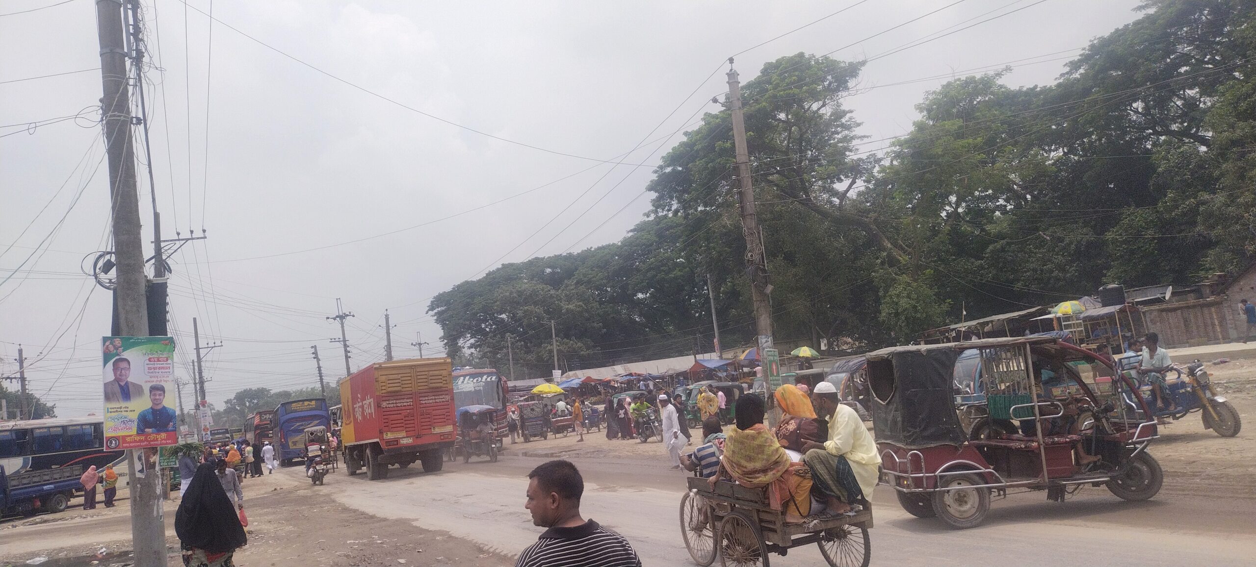 গাইবান্ধায় যানবাহনে ধীরগতি, গন্তব্যে পৌঁছিতে ভোগান্তি