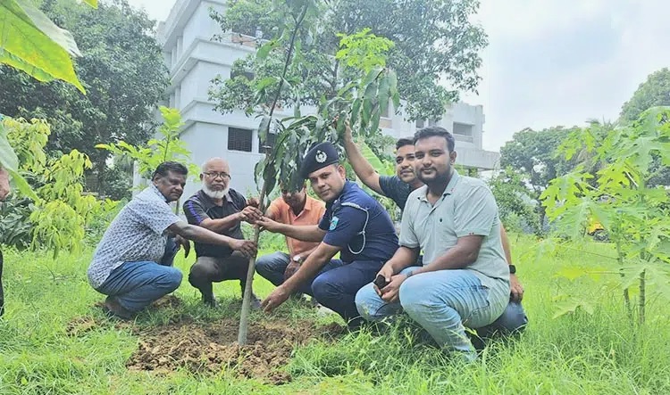 আদমদীঘিতে সবুজ আন্দোলনের উদ্যোগে পরিবেশ দিবস পালিত