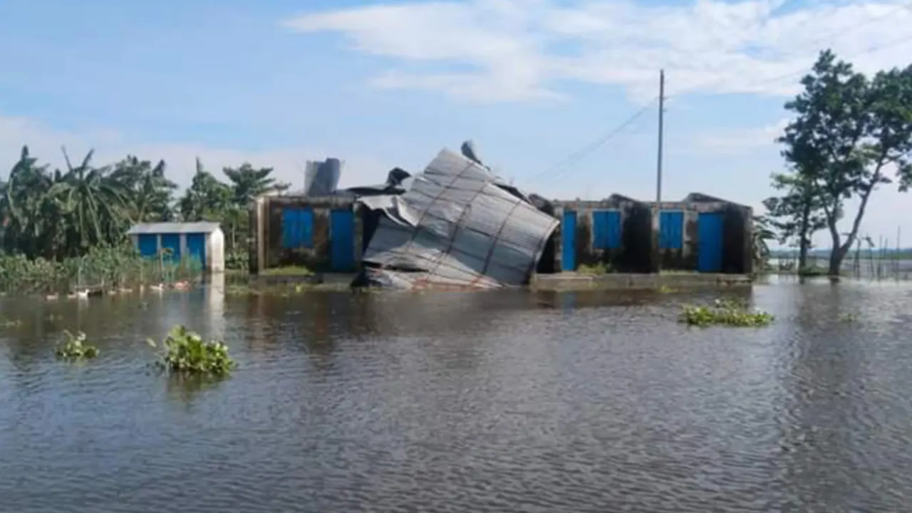 বন্যার পানিতে নেত্রকোনার নিম্নাঞ্চল প্লাবিত, পানিবন্দি ৪৫ পরিবার