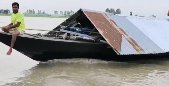 লালমনিরহাটের তিস্তায় দেখা দিয়েছে ভয়াবহ ভাঙন।। পানিবন্দী ২০ হাজার পরিবার 