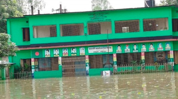 বন্যায় জেলার ২৯ প্রাথমিক বিদ্যালয়ে পাঠদান বন্ধ