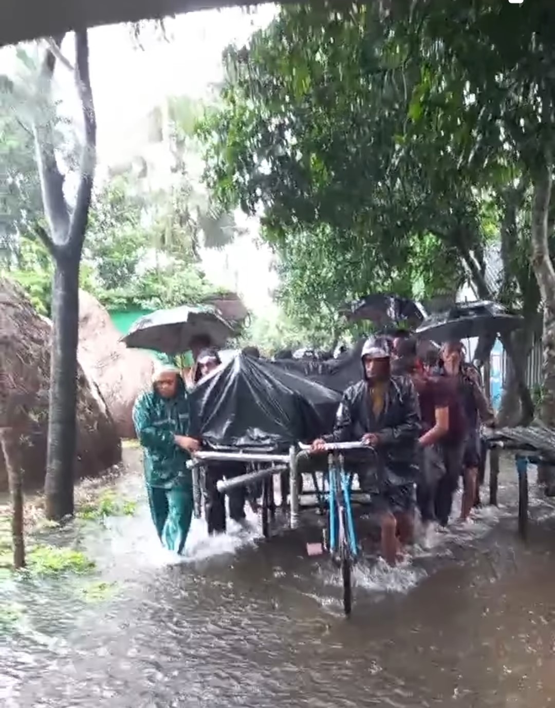 পারিবারিক কবরস্থানে দাফন হয়নি যুবকের মরদেহ