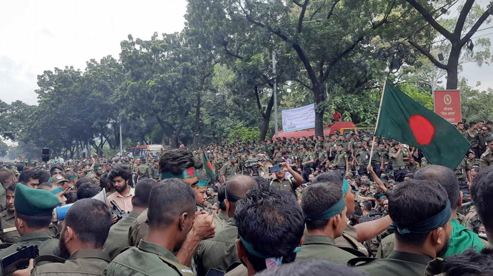 আনসারদের রেস্ট প্রথা আর থাকছে না: স্বরাষ্ট্র উপদেষ্টা