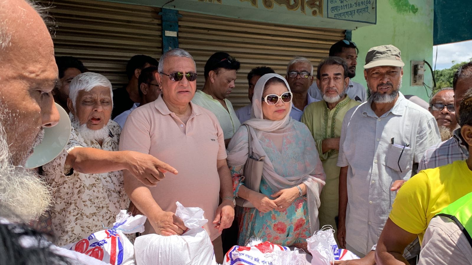 মৌলভীবাজারের রাজনগরে বন্যাদুর্গত মানুষের পাশে এম নাসের রহমান