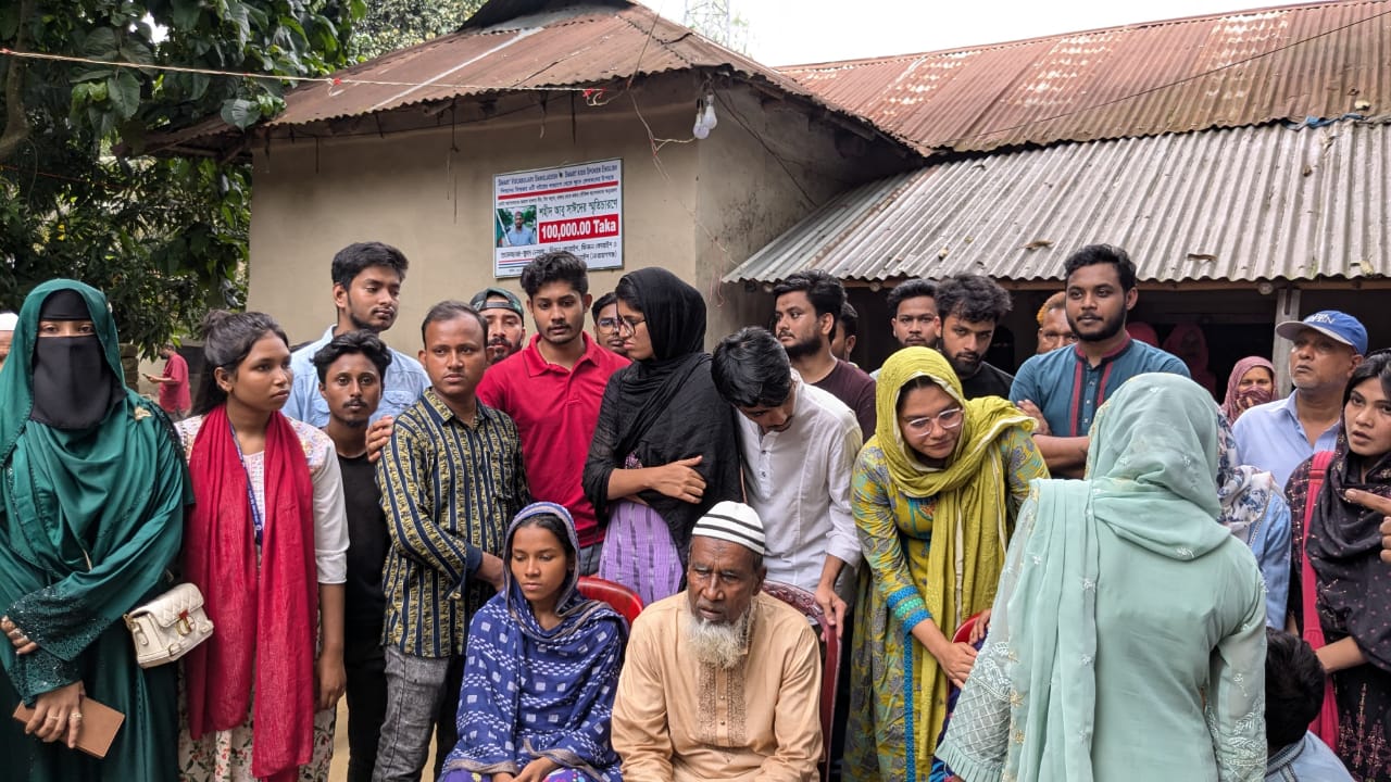 নিহত আবু সাঈদ ও সোহাগের বাড়ীতে কেন্দ্রীয় সমন্নয়ক প্রতিনিধি দল