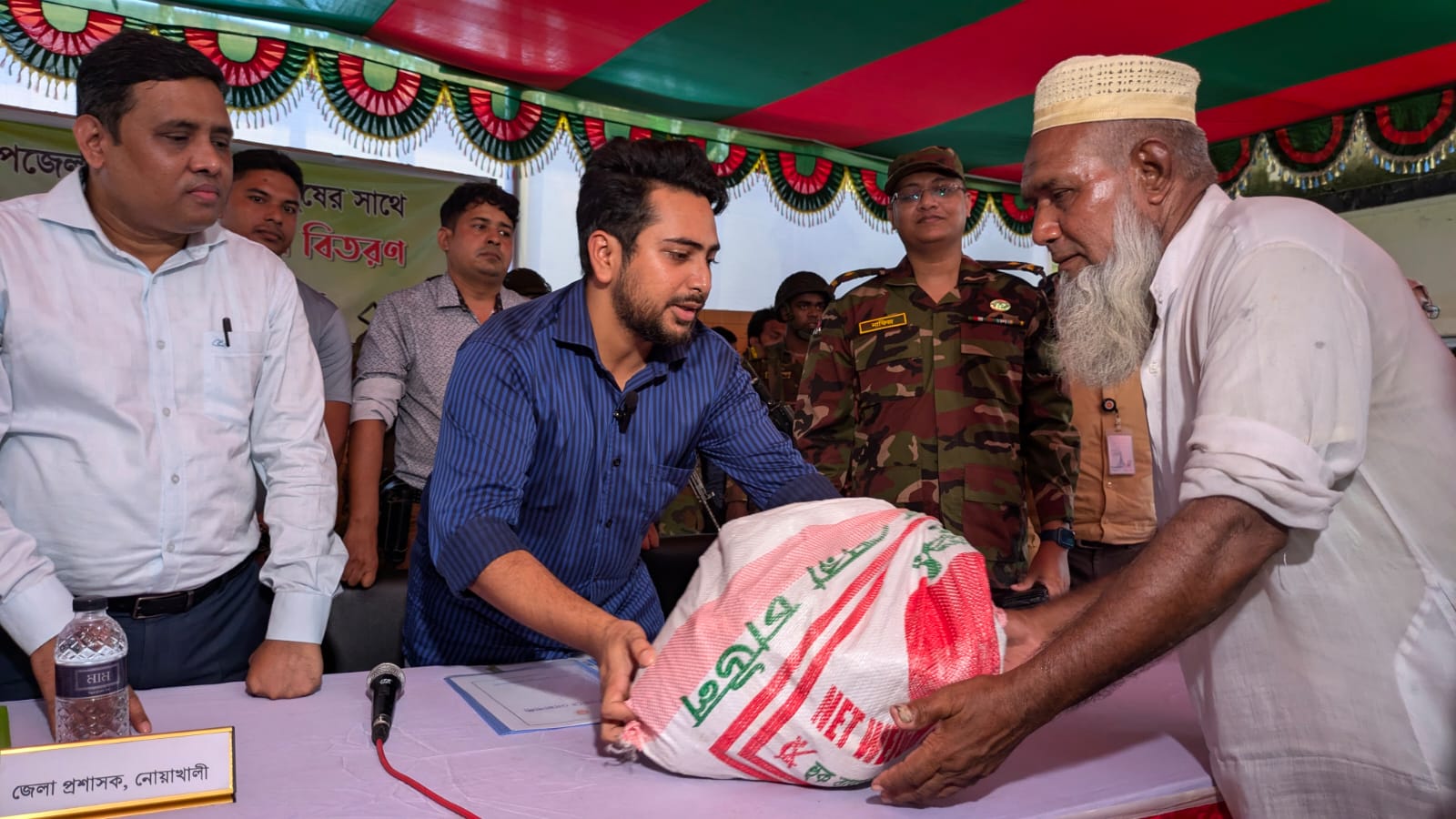 আইন নিজের হাতে তুলে না নিয়ে সরকারকে সহায়তা করুন: নোয়াখালীতে উপদেষ্টা নাহিদ