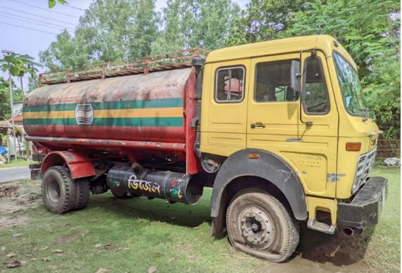 পার্বতীপুরে তেলের লরির ধাক্কায়  নিহত ১