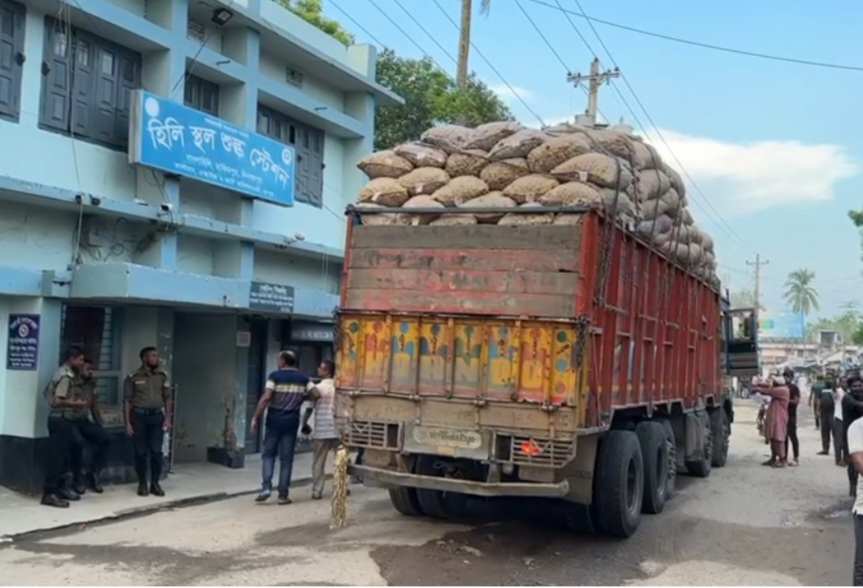 হিলি স্থলবন্দর দিয়ে পেঁয়াজ আমদানি শুরু