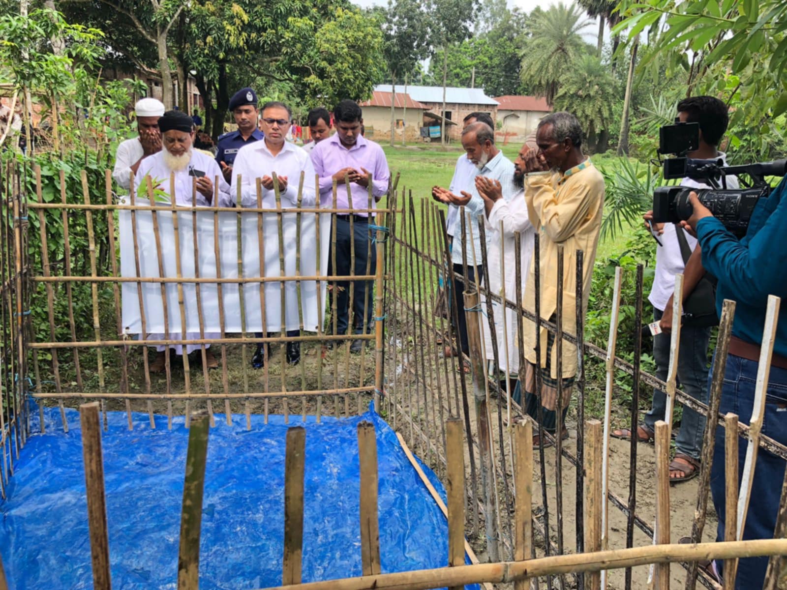 পীরগঞ্জে শহীদ আবু সাঈদের কবর জেয়ারত করলেন বিএনপি নেতা