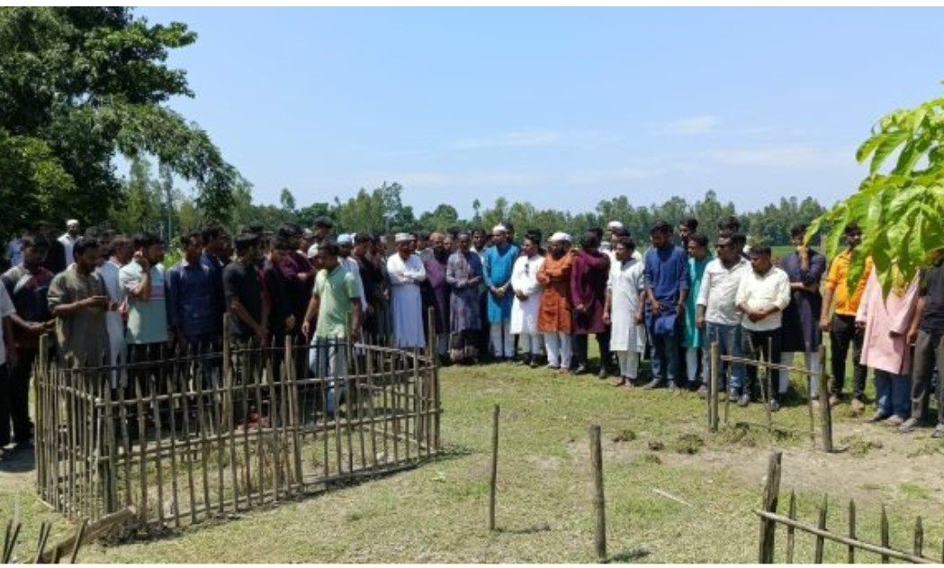 উলিপুরে আশিক বাবুর কবর জিয়ারত করলেন ছাত্রদলের নেতারা 