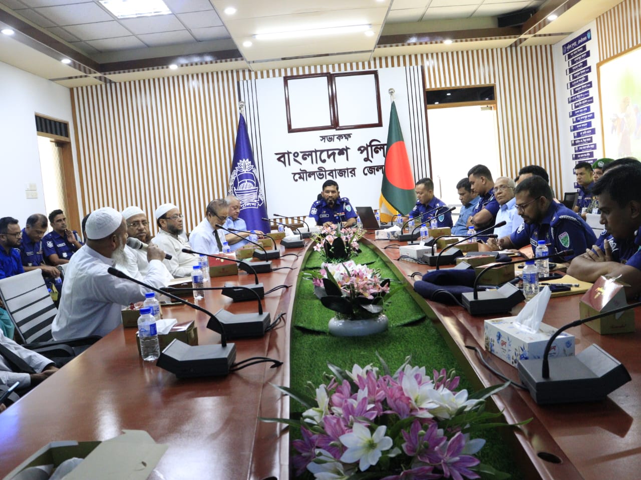 মৌলভীবাজারে রাজনৈতিক ও পূজা উদযাপন পরিষদ নেতৃবৃন্দের সাথে পুলিশ সুপারের মতবিনিময়