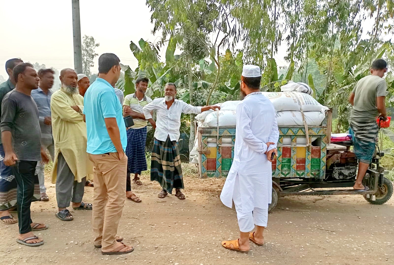 ঘোড়াঘাটে পাচারকালে ২৬ বস্তুা সার আটক, তিন প্রতিষ্ঠানকে জরিমানা ৩০ হাজার