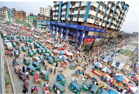 রাজধানীর সব সড়কেই বিশৃঙ্খলা : আইন মানছে না কেউ