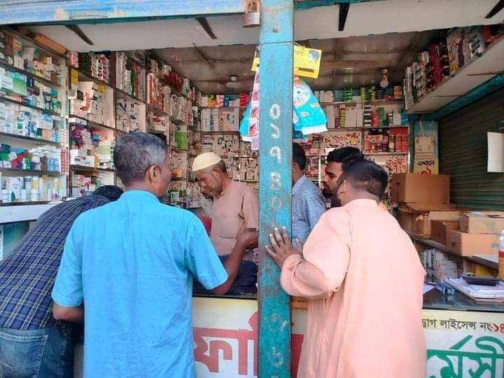 বিক্রয় নিষিদ্ধ ফিজিশিয়ান স্যাম্পল ওষুধ জব্দ,ব্যবসায়ীর জরিমানা 