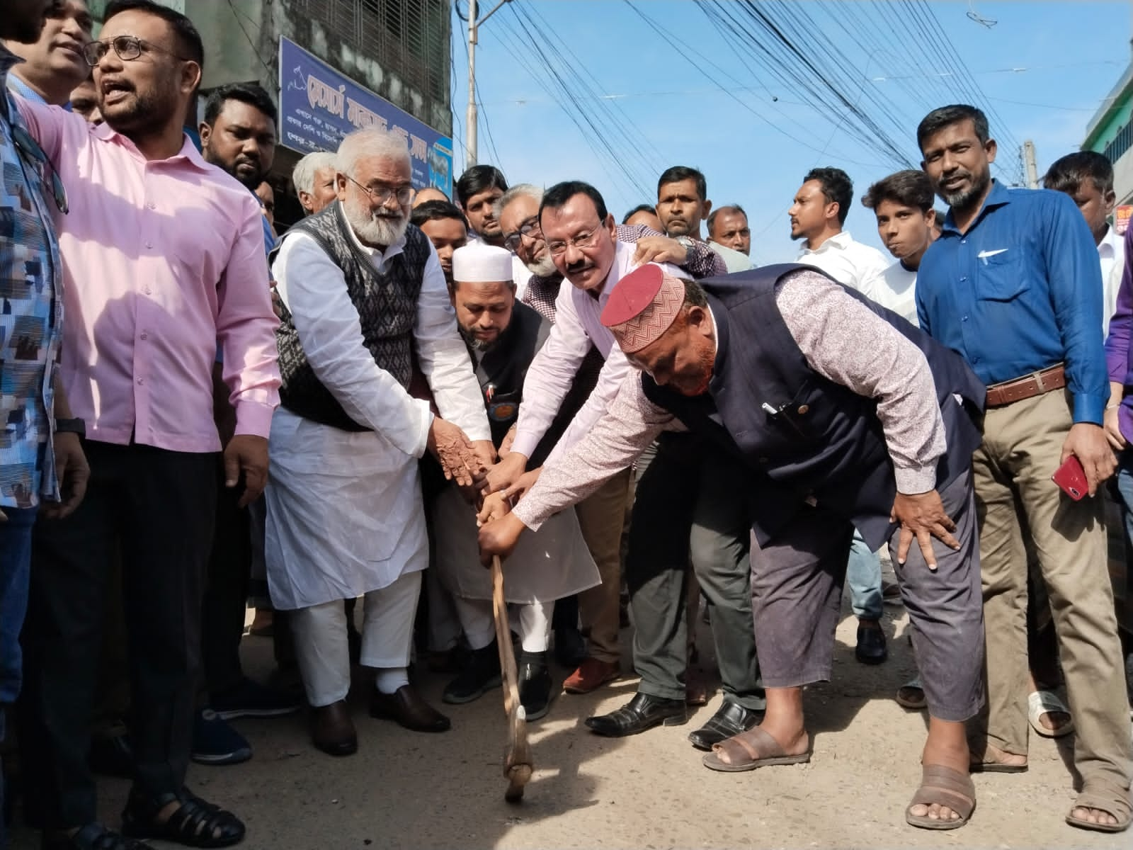 সৈয়দপুরে পৌর প্রশাসকের উদ্যোগে দুই যুগ ধরে চলাচল অযোগ্য হয়ে পরা সড়ক সংষ্কার শুরু