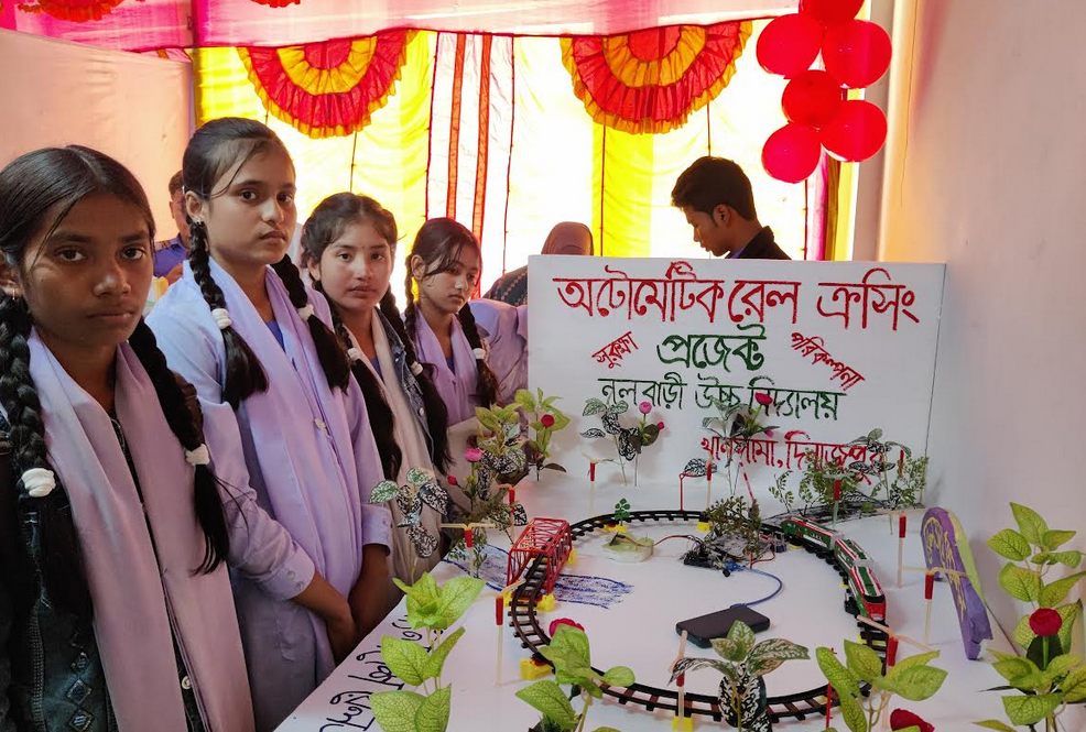 অরক্ষিত রেলক্রসিং-এ মৃত্যু রোধে ক্ষুদে বিজ্ঞানীদের সুরক্ষা প্রজেক্ট