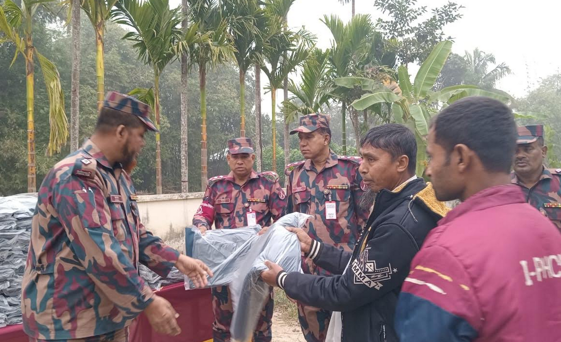 মৌলভীবাজারে সীমান্তবর্তী এলাকার শীতার্তদের মাঝে শীতবস্ত্র বিতরণ করেছে বিজিবি