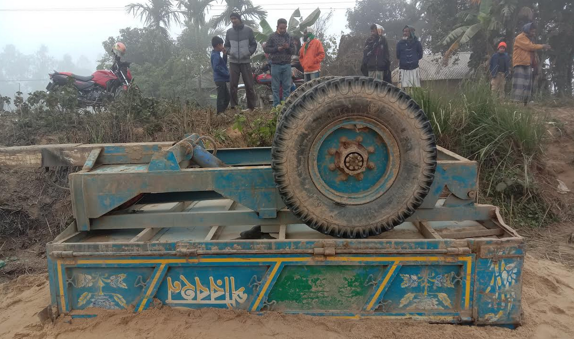 ঝিনাইগাতীতে বালুভর্তি মাহিন্দ্র গাড়ী উল্টে চালকের মৃত্যু! 